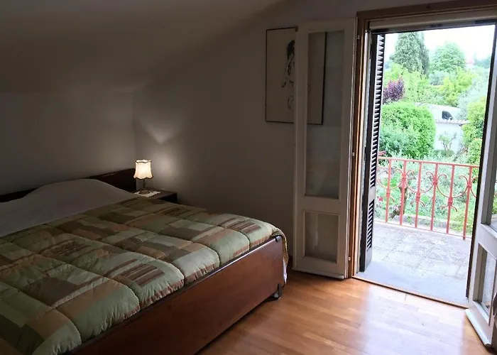 Aurora Sea And Mountains